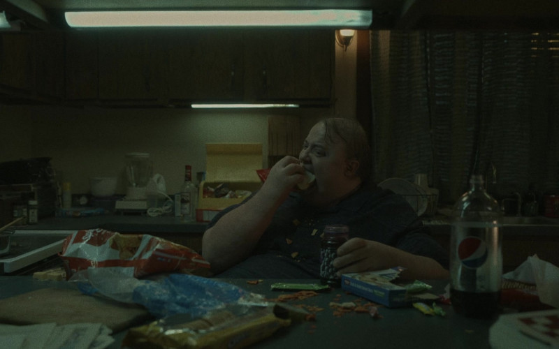 Diet Pepsi Soda Bottle of Brendan Fraser as Charlie in The Whale 2022 Movie (4)
