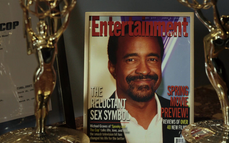 Entertainment Weekly Magazine in Poker Face S01E06 Exit Stage Death (2023)