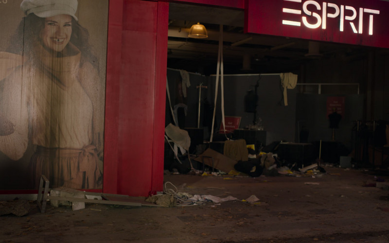Esprit Store in The Last of Us S01E07 Left Behind (1)