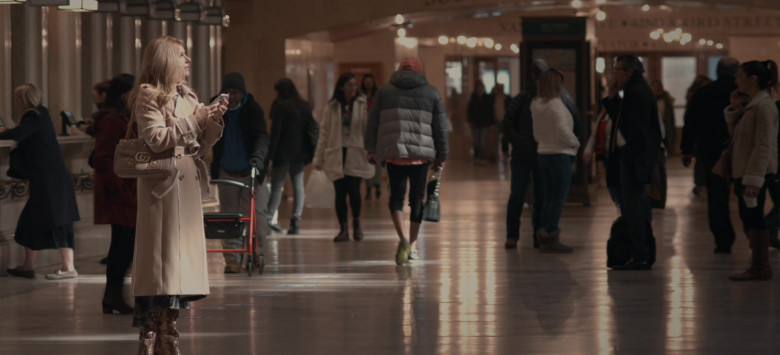 Gucci Handbag of Connie Britton as Dee Dee in Dear Edward S01E01 Pilot (2)