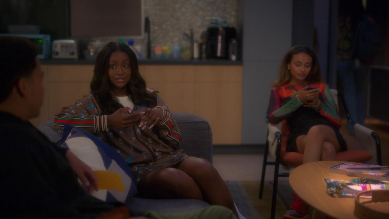 Gucci Women's Jacket and Skirt in Grown-ish S05E13 Addiction (6)