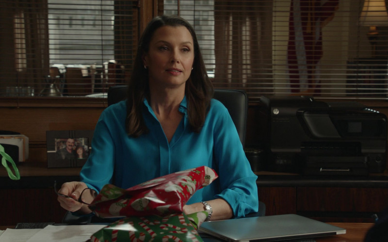 HP All-In-One Printer in Blue Bloods S13E12 "The Big Leagues" (2023)