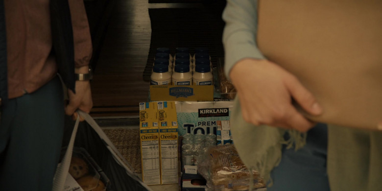 Hellmann's Real Mayonnaise, General Mills Cheerios Cereals and Kirkland Signature Toilet Paper in Servant S04E05 Neighbors (2023)