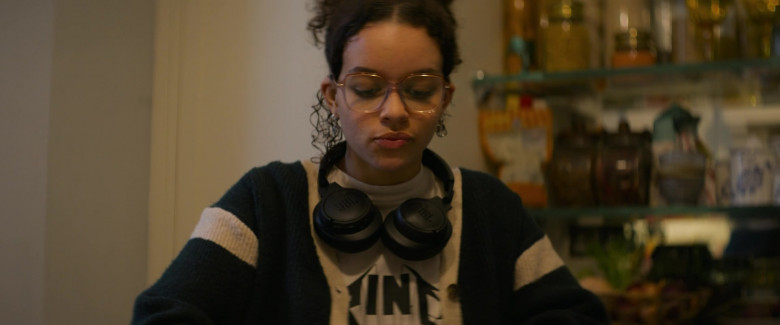 JBL Headphones of Jemelia George as Zadie in Magic Mike's Last Dance (2)