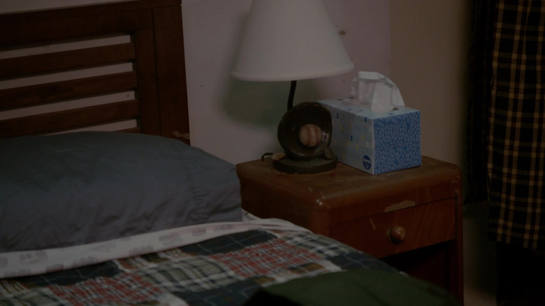 Kleenex Tissues in Chicago P.D. S10E14 Trapped (2023)