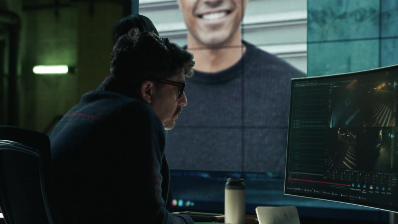 LG Monitor in The Equalizer S03E08 He Ain't Heavy (2023)