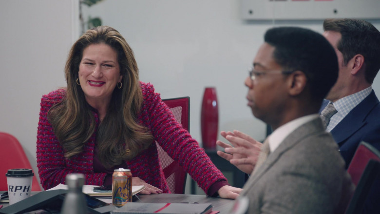 LaCroix Sparkling Water of Ana Gasteyer as Katherine Hastings in American Auto S02E05 Going Green (3)