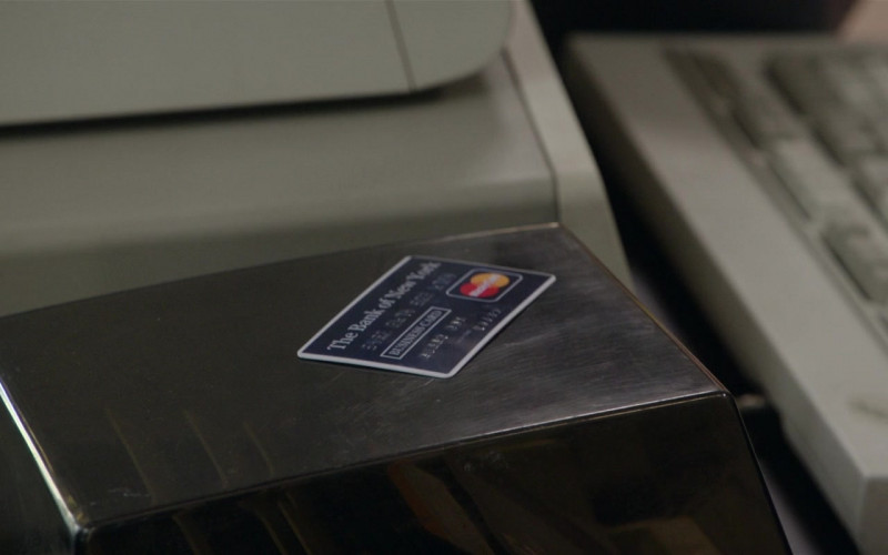 MasterCard Card in Whitney Houston I Wanna Dance with Somebody (2022)