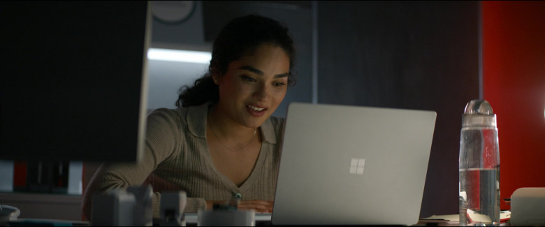 Microsoft Surface Laptop Used by Brittany O’Grady as Elaine Hayman in The Consultant S01E06 Glass (5)