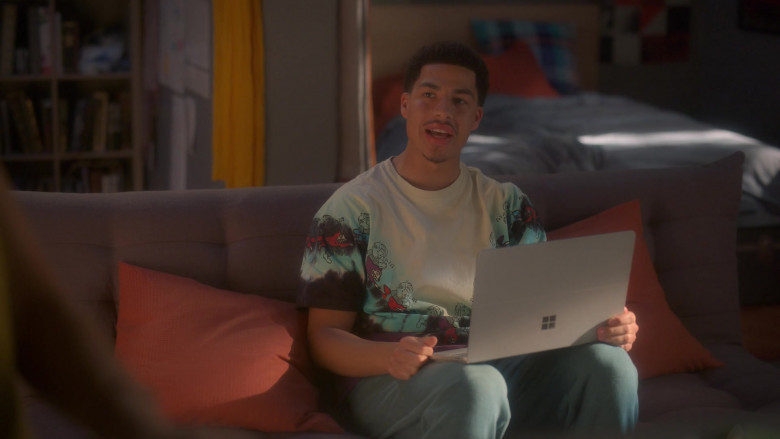 Microsoft Surface Laptop of Marcus Scribner as Andre ‘Junior' Johnson in Grown-ish S05E12 Big Drip (3)