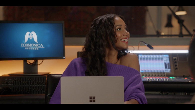 Microsoft Surface Laptops in All American S05E10 O.P.P. (1)