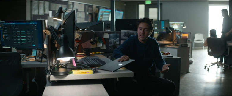 Microsoft Surface Tablet Used by Nat Wolff as Craig Horne in The Consultant S01E06 Glass (1)