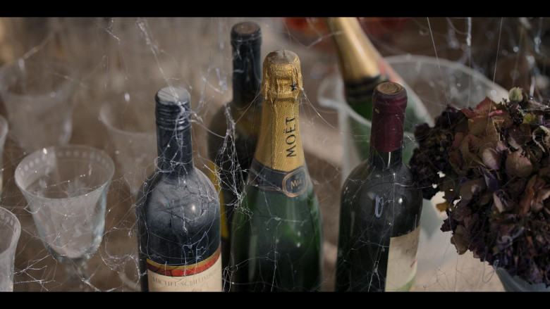 Moët & Chandon Champagne in Freeridge S01E07 Karmic Coincidence (2023)