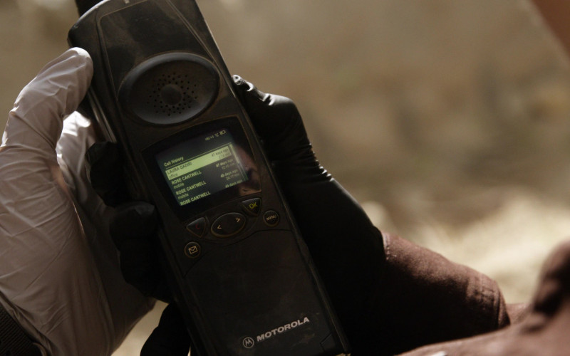 Motorola Phone in CSI Vegas S02E13 Boned (2023)