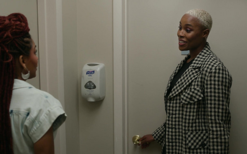 Purell Hand Sanitiser Dispensers in Harlem S02E04 Baby and the Bath Water (2)