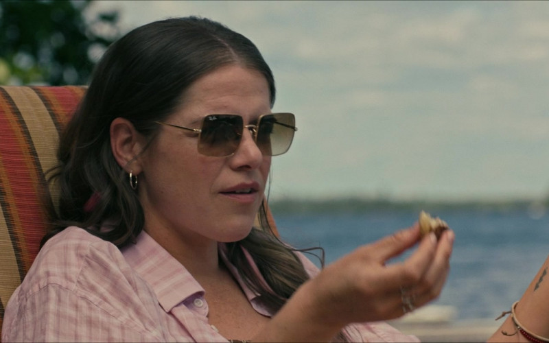 Ray-Ban Women’s Sunglasses of Kaniehtiio Horn as Tess in Alice, Darling (2022)