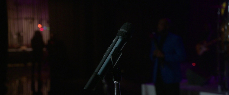 Sennheiser Microphone in Whitney Houston I Wanna Dance with Somebody (2022)