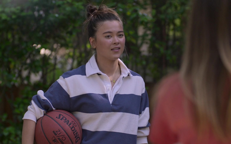 Spalding Basketball Held by Lukita Maxwell as Alice in Shrinking S01E04 Potatoes (2023)