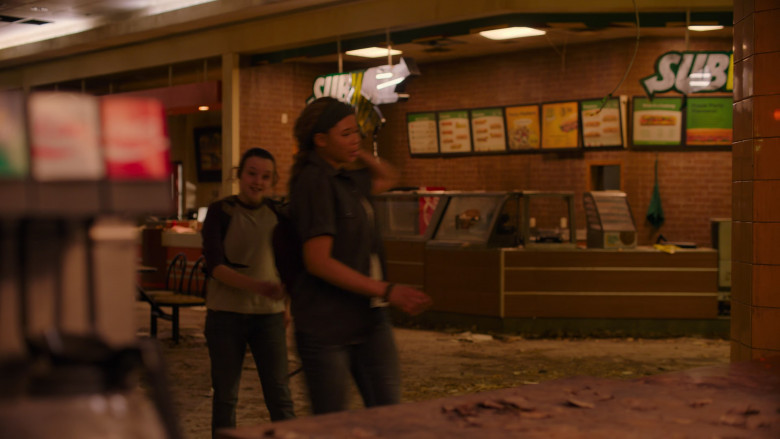 Subway Restaurant in The Last of Us S01E07 Left Behind (2023)