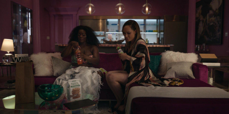 Tate's Bake Shop Cookies and Harmless Harvest Organic Coconut Water in Harlem S02E02 If You Can't Say Anything Nice… (2)