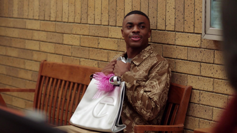 Telfar Bag in Abbott Elementary S02E14 Valentine's Day (1)