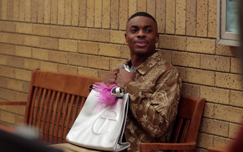 Telfar Bag in Abbott Elementary S02E14 Valentine's Day (1)
