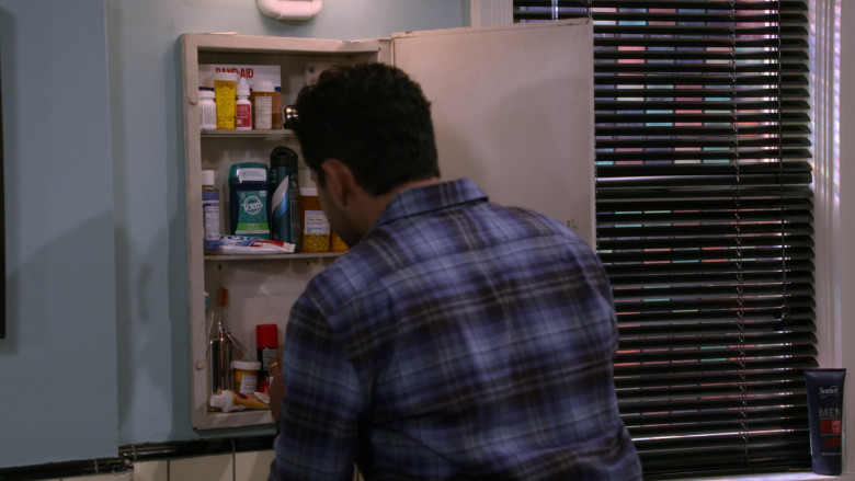 Tom's of Maine North Woods Antiperspirant in How I Met Your Father S02E05 Ride or Die (2023)