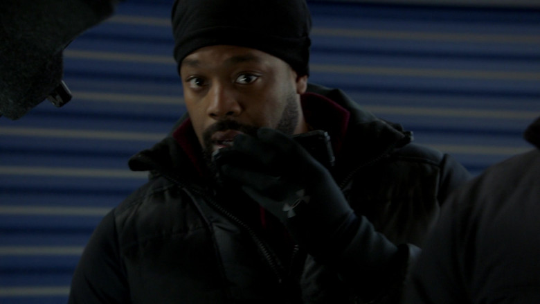 Under Armour Gloves in Chicago P.D. S10E13 The Ghost in You (1)