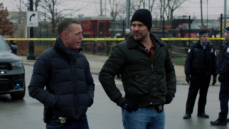Under Armour Gloves in Chicago P.D. S10E13 The Ghost in You (2)