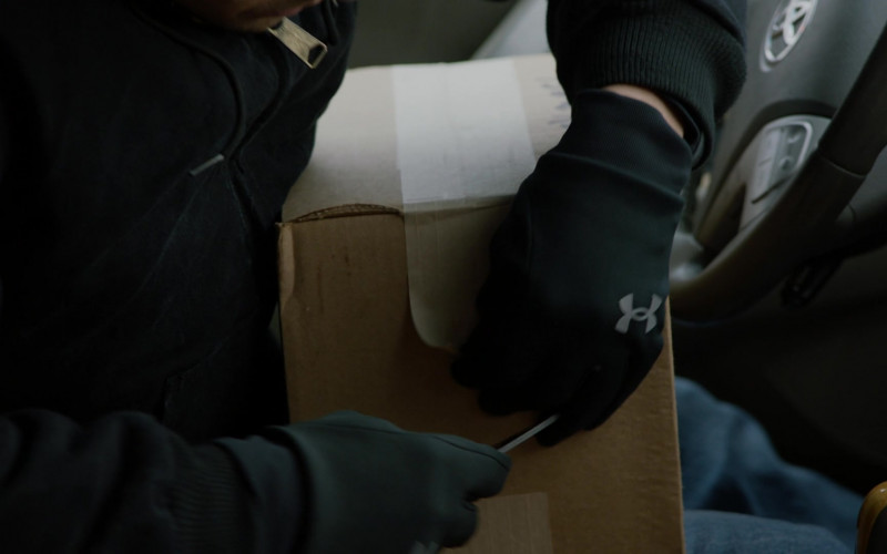 Under Armour Gloves in Chicago P.D. S10E13 The Ghost in You (3)