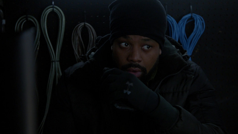 Under Armour Gloves in Chicago P.D. S10E13 The Ghost in You (4)