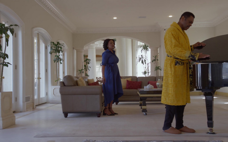 Versace Bathrobe in A House Divided S05E04 "This Ends Today" (2023)