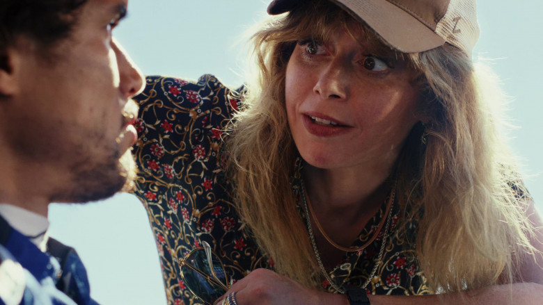 Zephyr Cap of Natasha Lyonne as Charlie Cale in Poker Face S01E07 The Future of the Sport (2023)