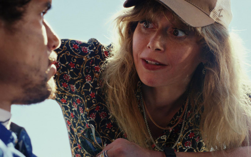 Zephyr Cap of Natasha Lyonne as Charlie Cale in Poker Face S01E07 The Future of the Sport (2023)
