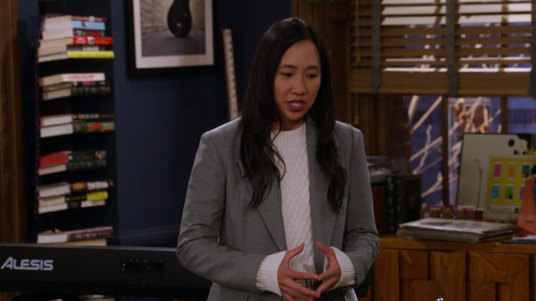 Alesis MIDI Controller Keyboard in How I Met Your Father S02E08 Rewardishment (2)