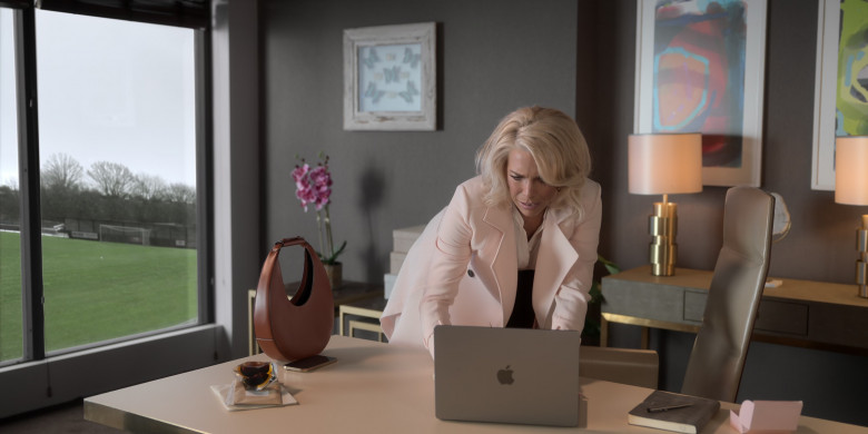 Apple MacBook Laptop Computer Used by Hannah Waddingham as Rebecca Welton in Ted Lasso S03E01 Smells Like Mean Spirit (1)