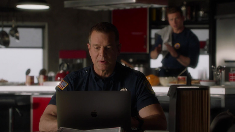 Apple MacBook Laptop Computers in 9-1-1 S06E10 In a Flash (1)