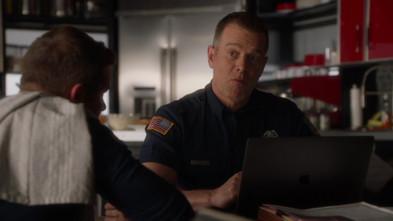 Apple MacBook Laptop Computers in 9-1-1 S06E10 In a Flash (2)