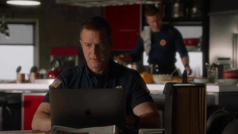 Apple MacBook Laptop Computers in 9-1-1 S06E10 In a Flash (4)