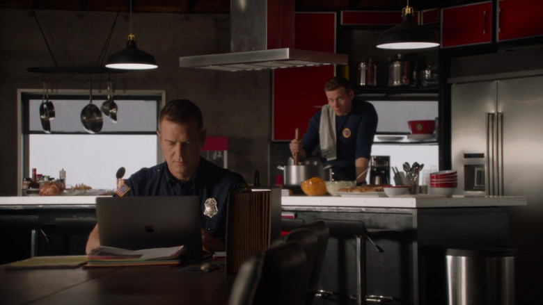 Apple MacBook Laptop Computers in 9-1-1 S06E10 In a Flash (5)