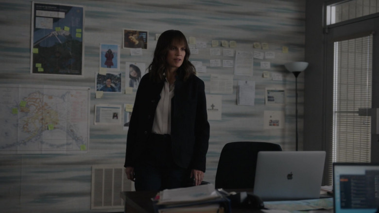 Apple MacBook Laptop Used by Hilary Swank in Alaska Daily S01E08 Tell a Reporter Not to Do Something and Suddenly It's a Party (2)