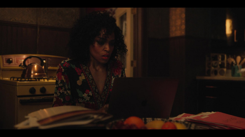 Apple MacBook Laptop Used by Margaret Odette as Sasha Snow in SexLife S02E05 Future Starts Today (2023)