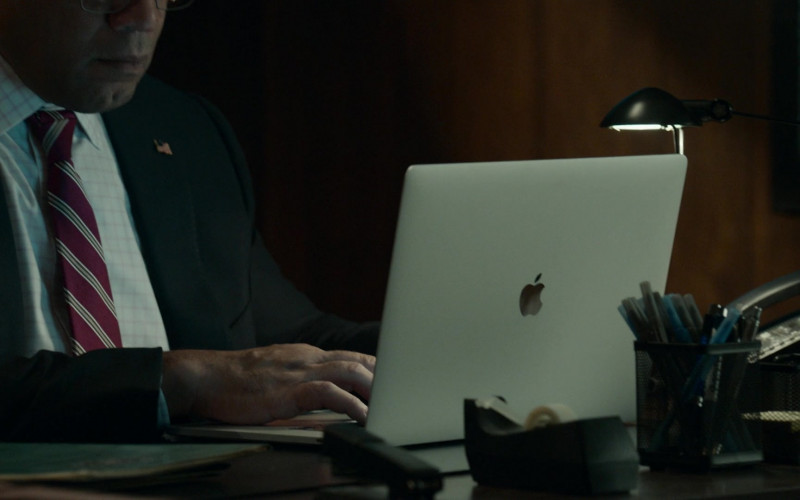 Apple MacBook Laptop in The Blacklist S10E05 The Dockery Affair (2023)