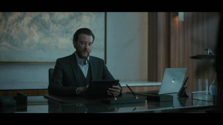 Apple MacBook Laptops in Rabbit Hole S01E01 Pilot (2)