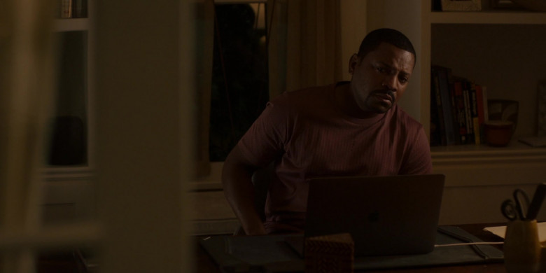 Apple MacBook Laptops in Truth Be Told S03E08 Darkness Declares the Glory of Light (6)