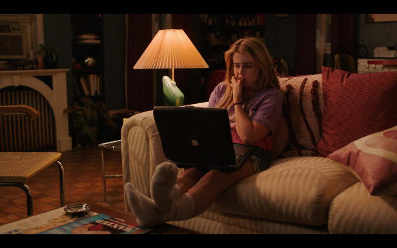 Apple PowerBook G3 Laptop Used by Mae Whitman as Lindsay in Up Here S01E06 Armor (2023)