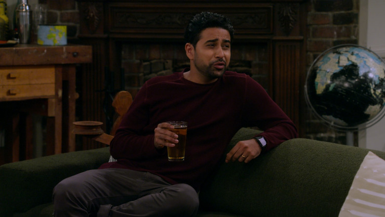 Apple Watch of Suraj Sharma as Sid in How I Met Your Father S02E08 Rewardishment (2023)