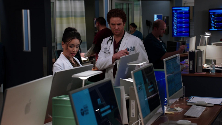 Apple iMac Computers in Chicago Med S08E15 Those Times You Have to Cross the Line (5)