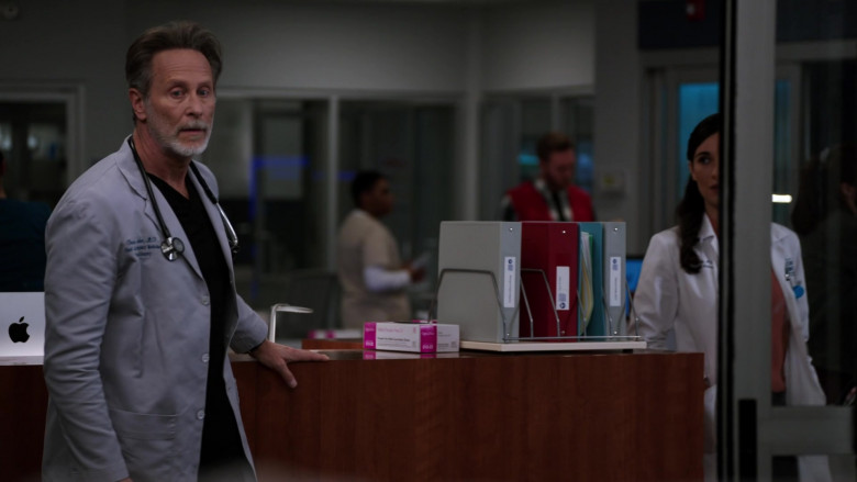 Apple iMac Computers in Chicago Med S08E15 Those Times You Have to Cross the Line (6)
