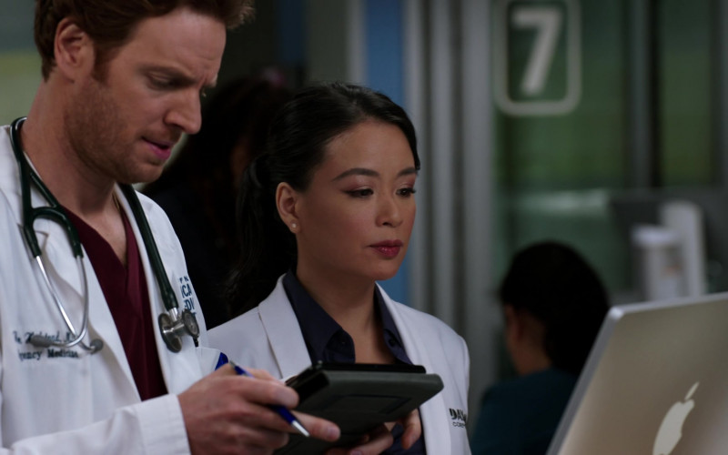 Apple iMac Computers in Chicago Med S08E17 Know When to Hold and When to Fold (1)